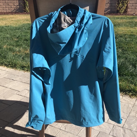 Patagonia (water resistant) Jacket - Picture 2 of 8